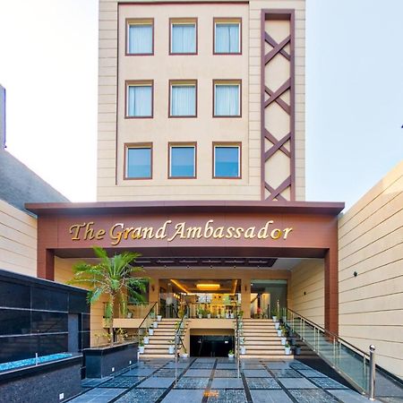 Hotel The Grand Ambassador Phagwāra Exterior foto