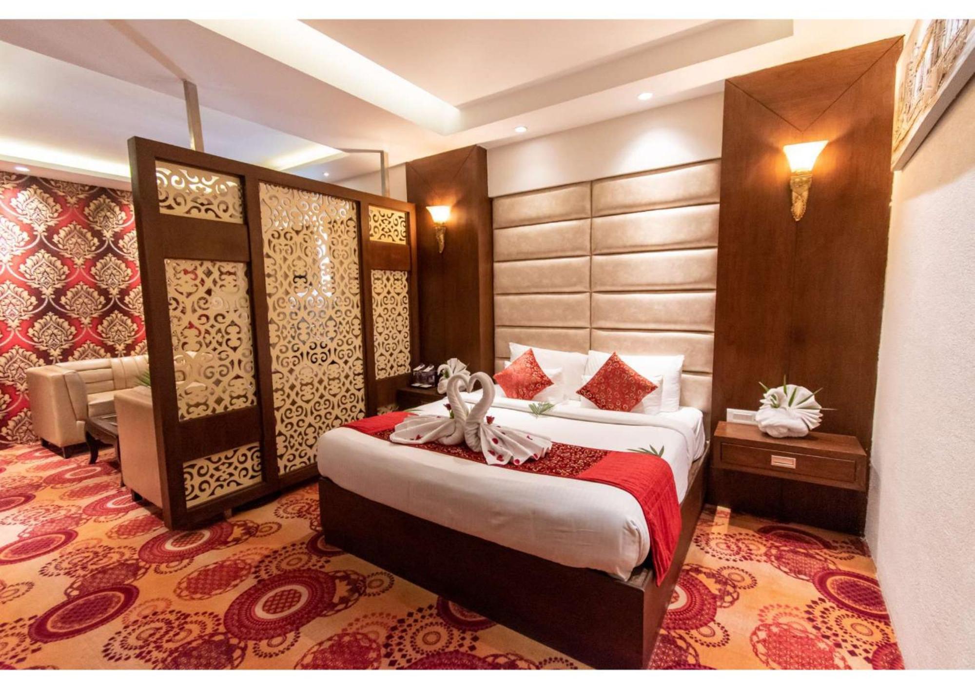 Hotel The Grand Ambassador Phagwāra Exterior foto