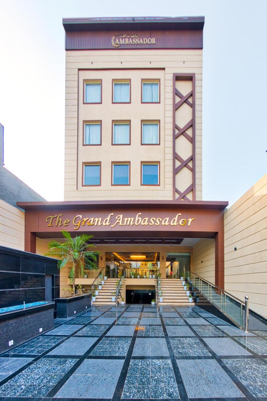 Hotel The Grand Ambassador Phagwāra Exterior foto